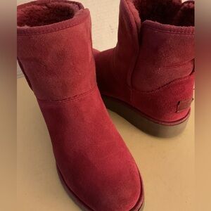 UGG Women’s suede red pinkish Short Suede Kristin Boots size 7